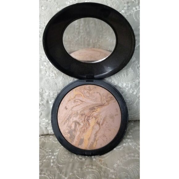 Laura Geller Baked N Balance N Brighten HUGE! 0.71 OZ Made in Italy! MEDIUM - Picture 1 of 3